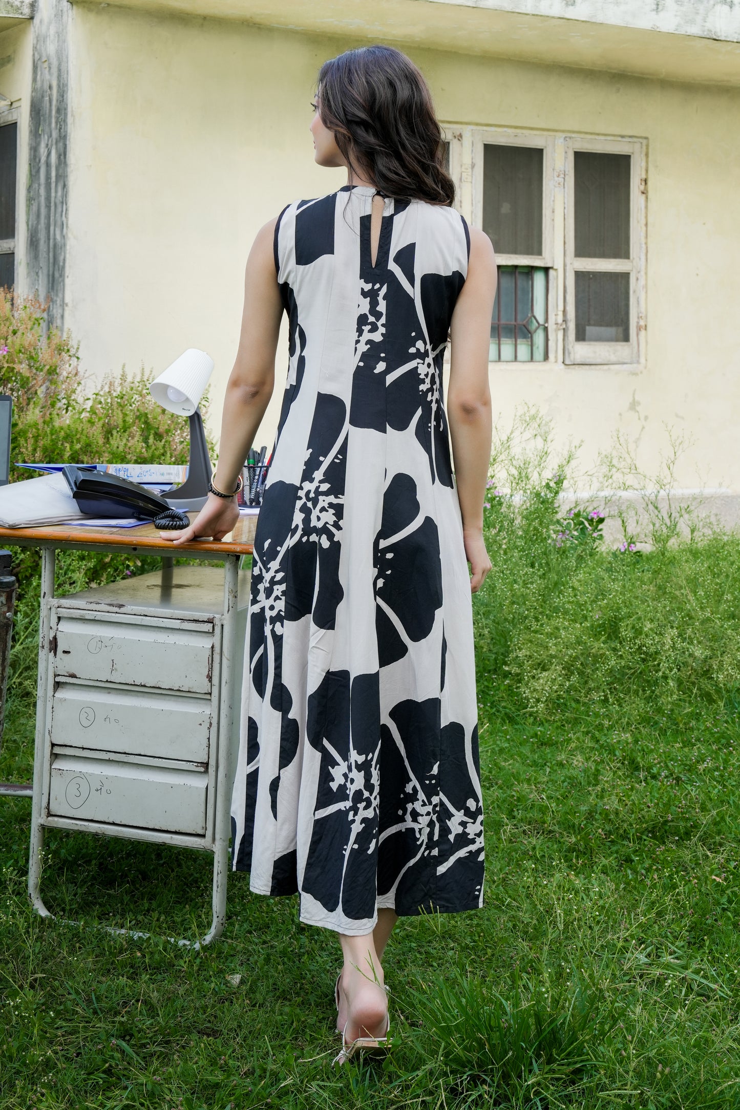 MONOCHROME BLOOM DRESS